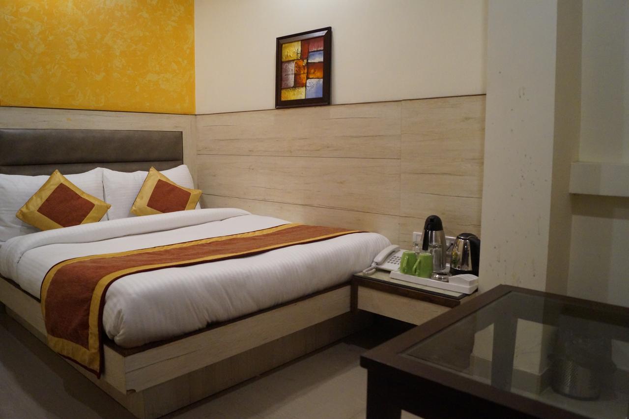 Hotel Optimum Oxford International Nueva Delhi Exterior foto